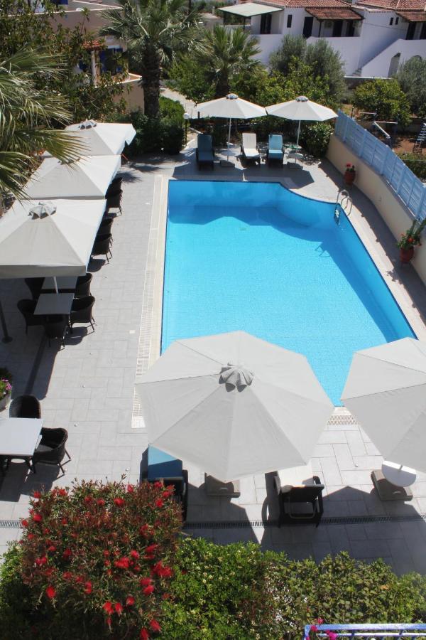 Vanas Apartments Spetses Town Екстер'єр фото
