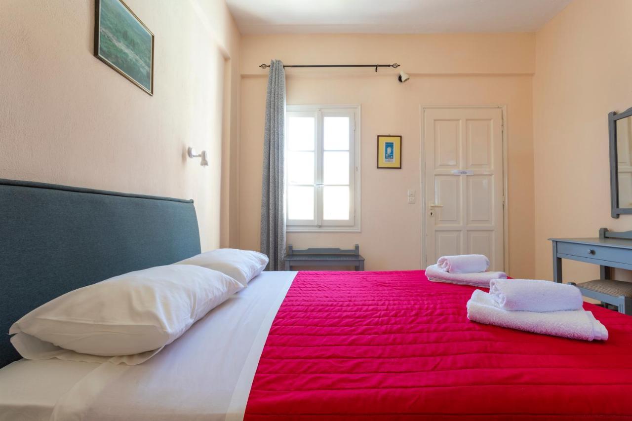 Vanas Apartments Spetses Town Екстер'єр фото