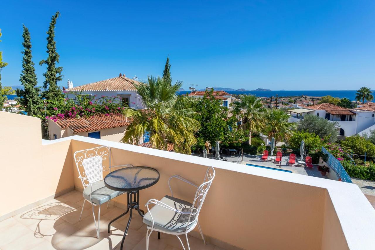 Vanas Apartments Spetses Town Екстер'єр фото