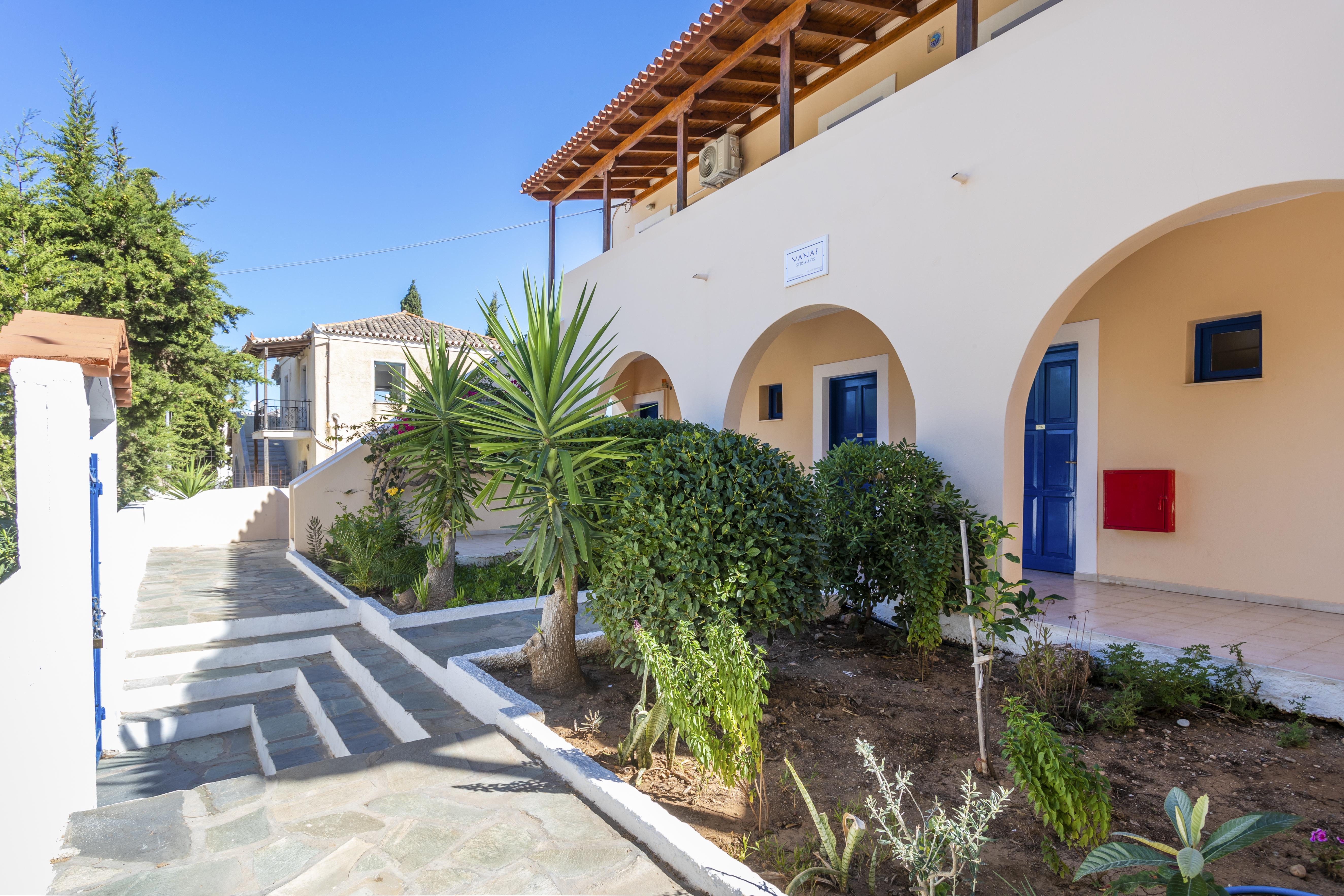 Vanas Apartments Spetses Town Екстер'єр фото