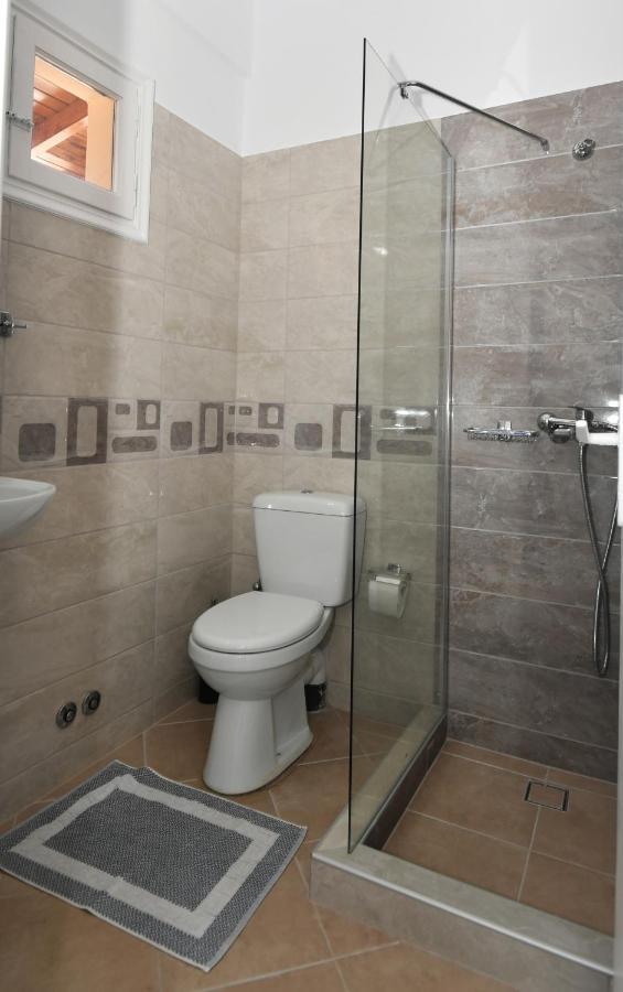 Vanas Apartments Spetses Town Екстер'єр фото