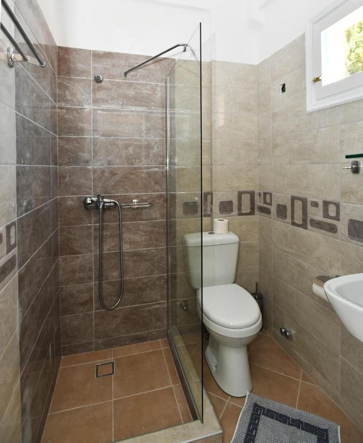 Vanas Apartments Spetses Town Екстер'єр фото