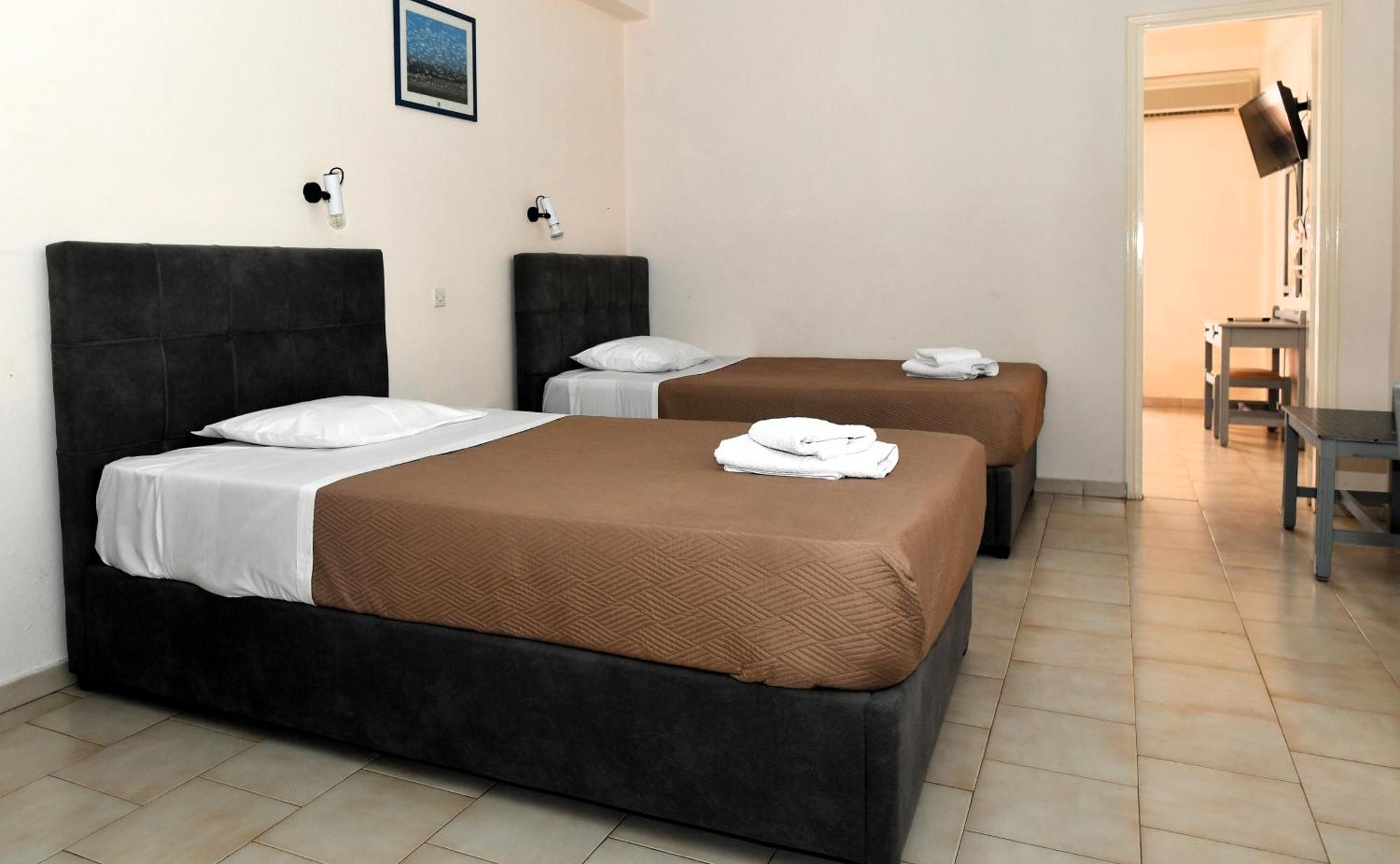 Vanas Apartments Spetses Town Екстер'єр фото