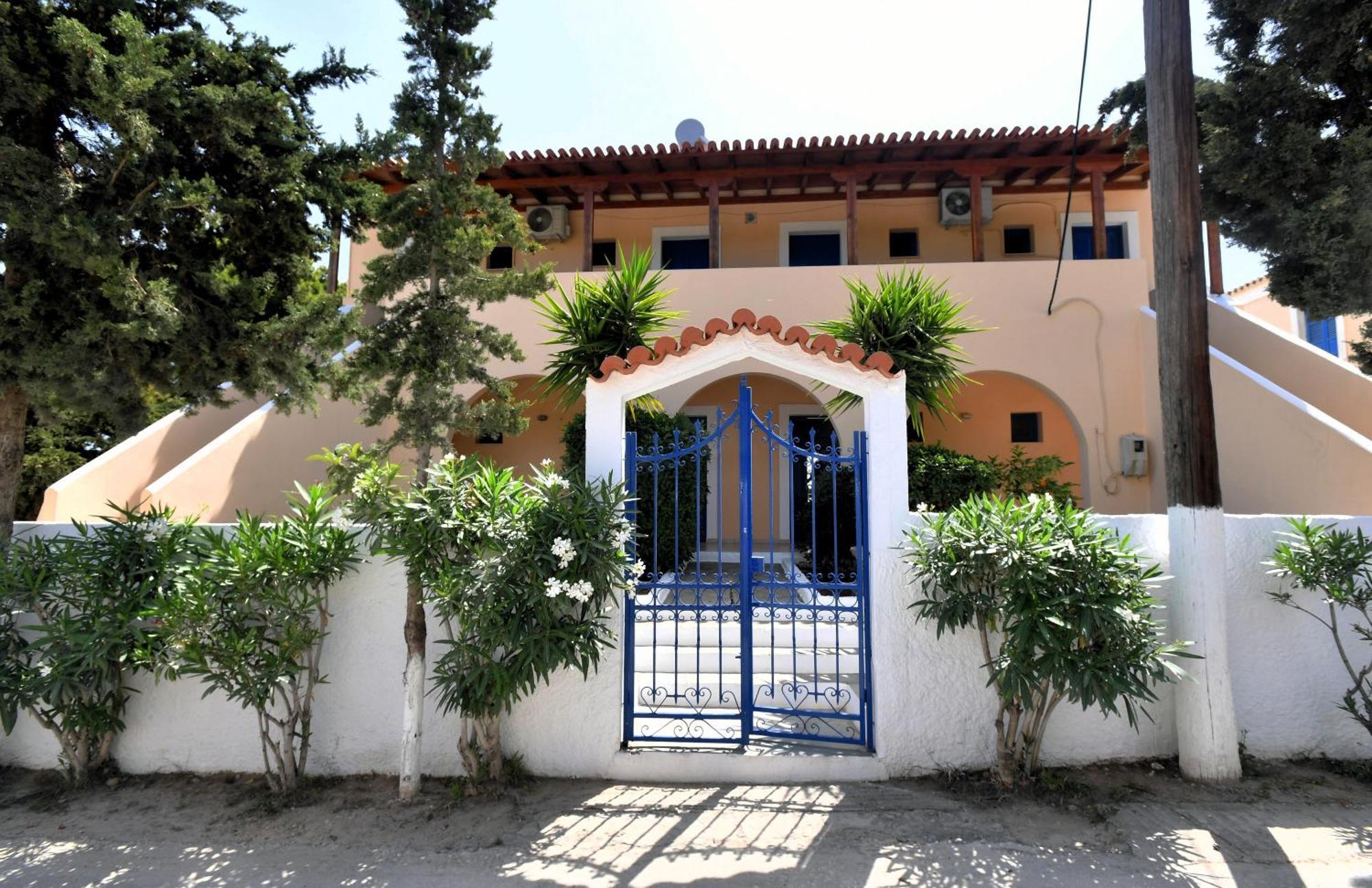 Vanas Apartments Spetses Town Екстер'єр фото