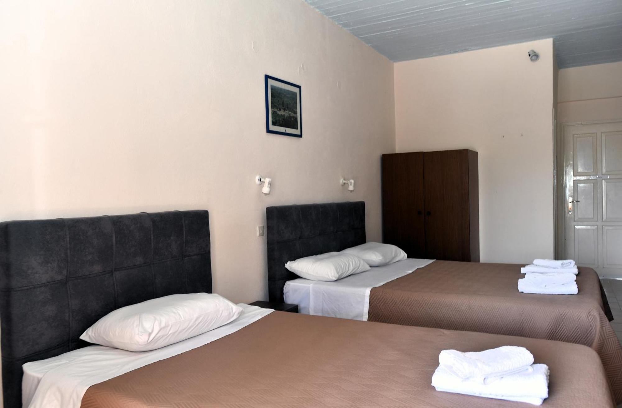 Vanas Apartments Spetses Town Екстер'єр фото