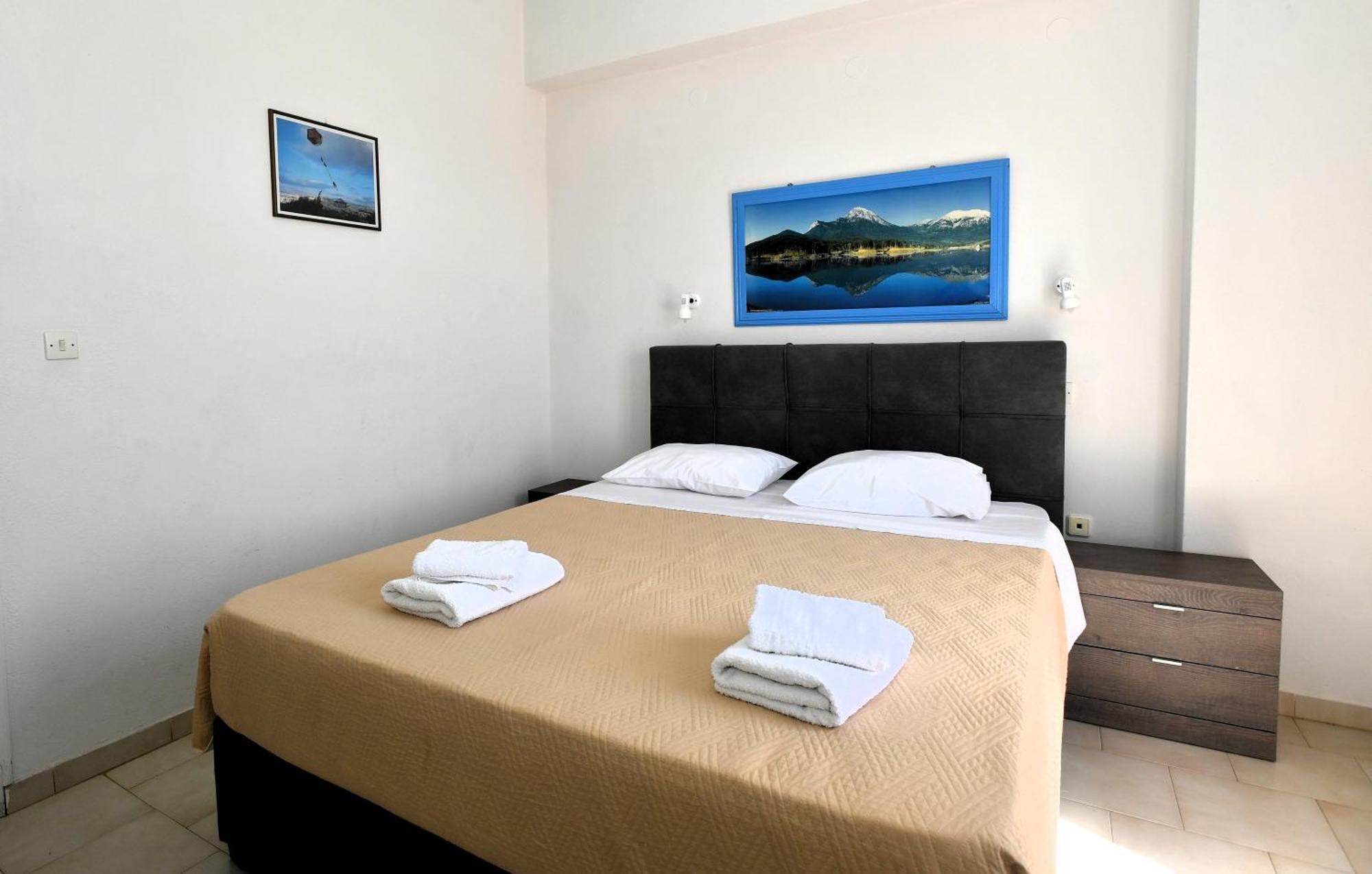 Vanas Apartments Spetses Town Екстер'єр фото