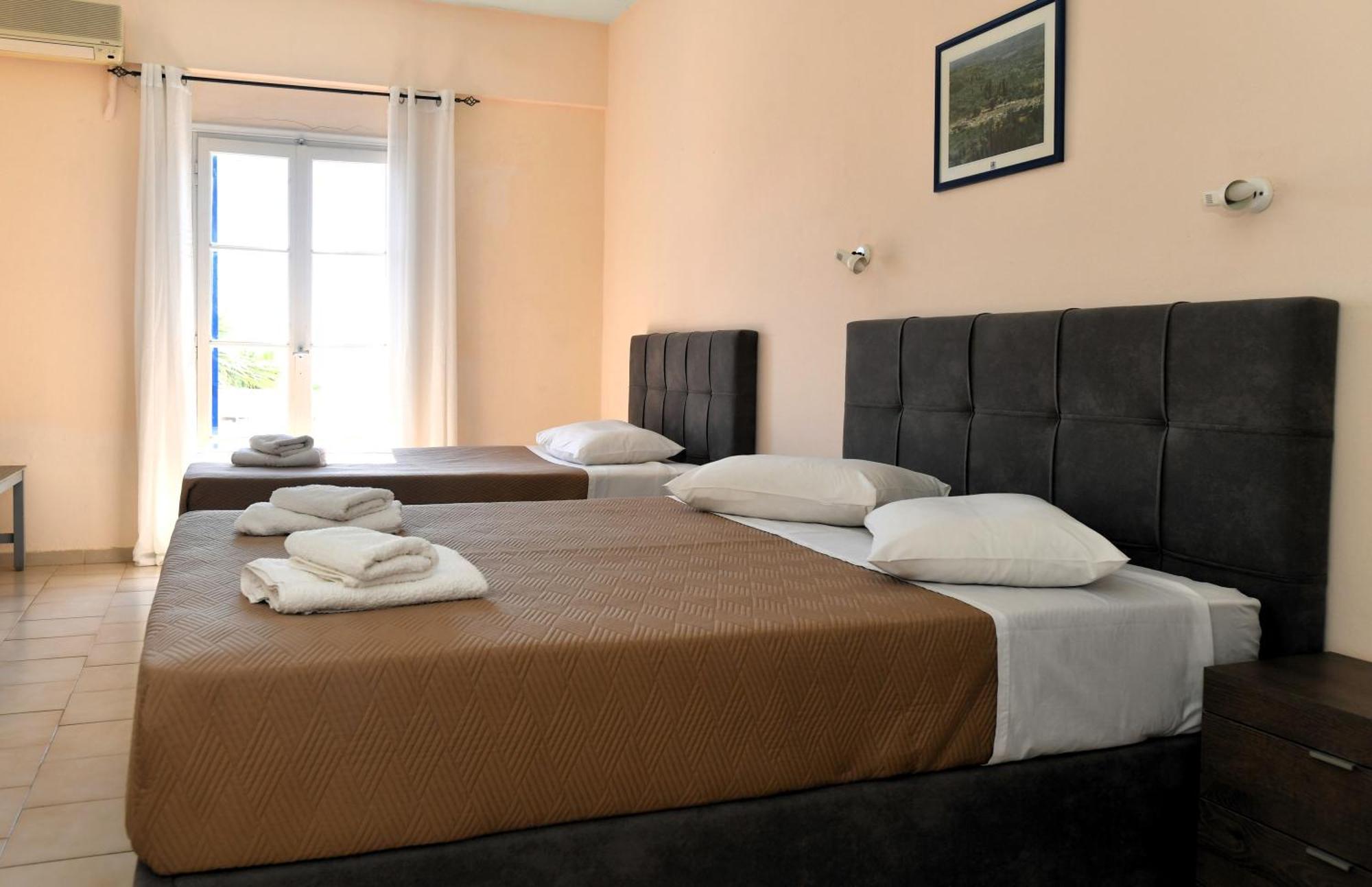 Vanas Apartments Spetses Town Екстер'єр фото