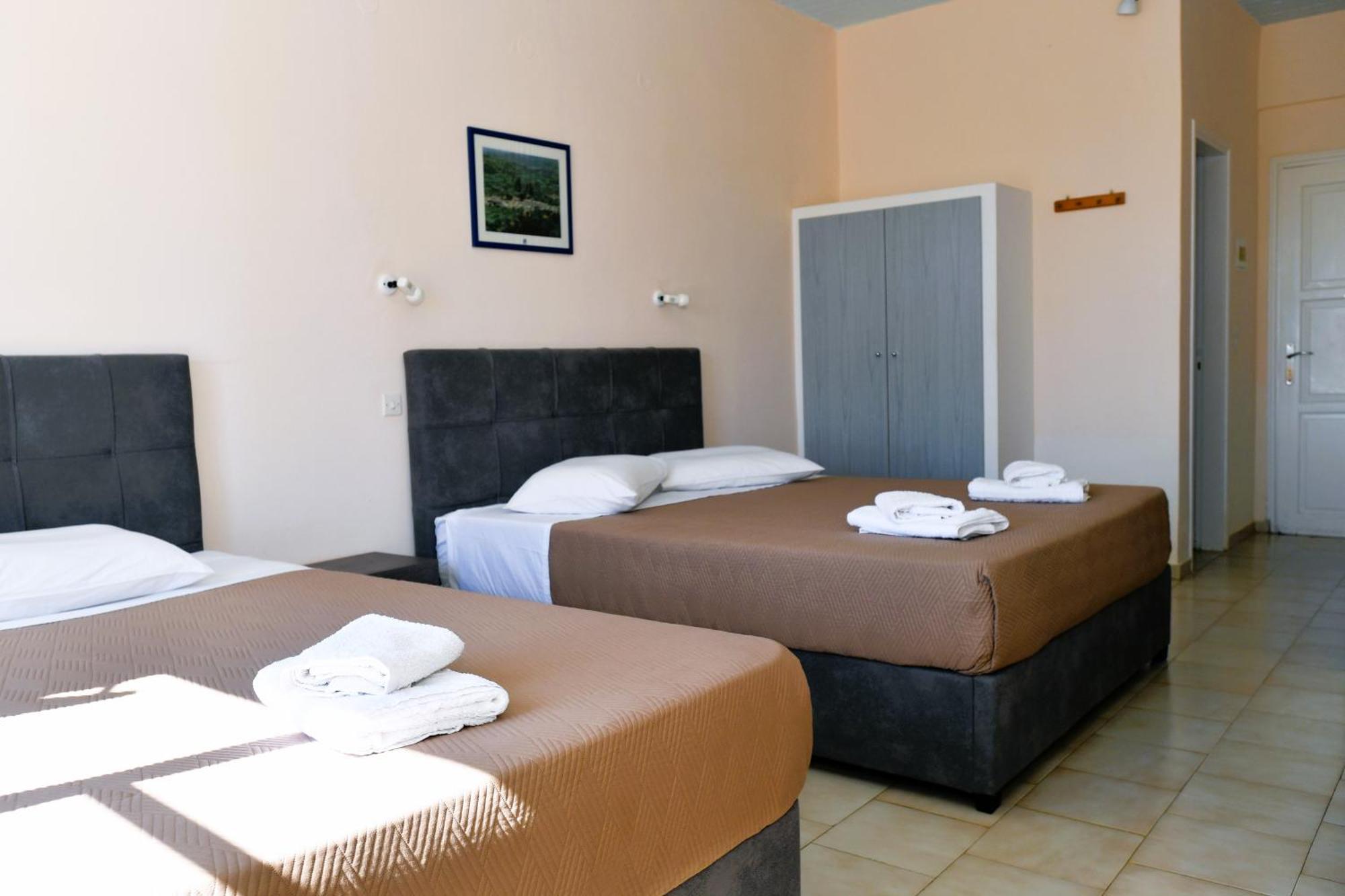 Vanas Apartments Spetses Town Екстер'єр фото