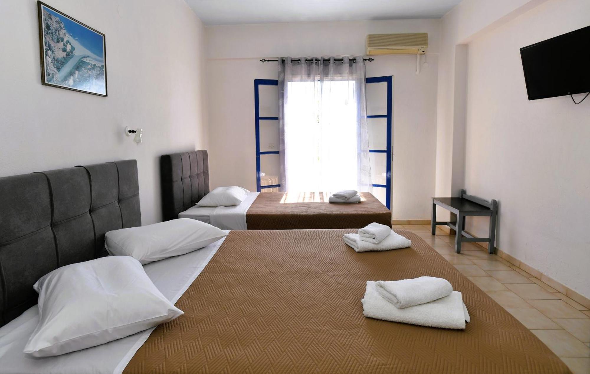 Vanas Apartments Spetses Town Екстер'єр фото