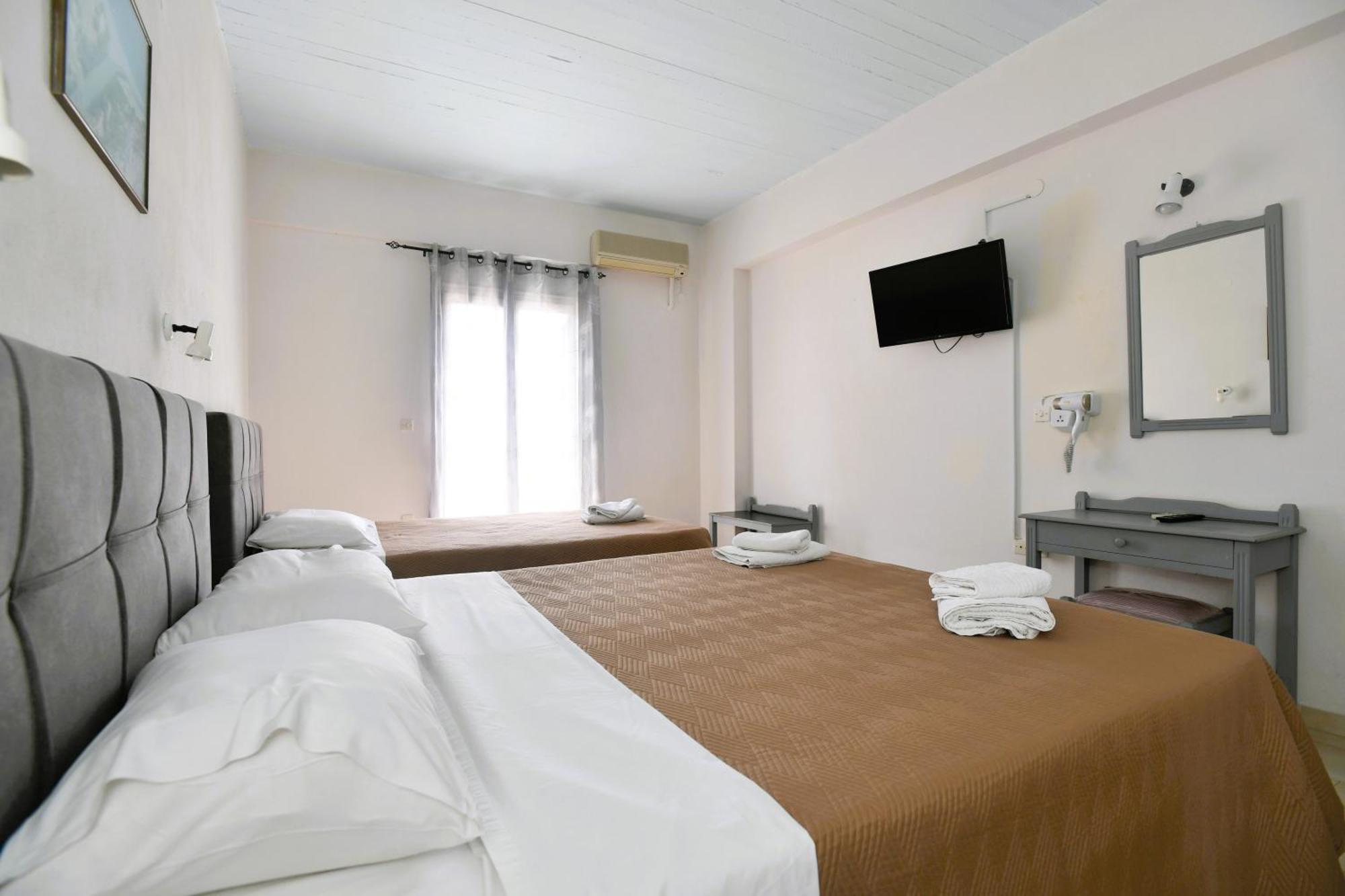 Vanas Apartments Spetses Town Екстер'єр фото