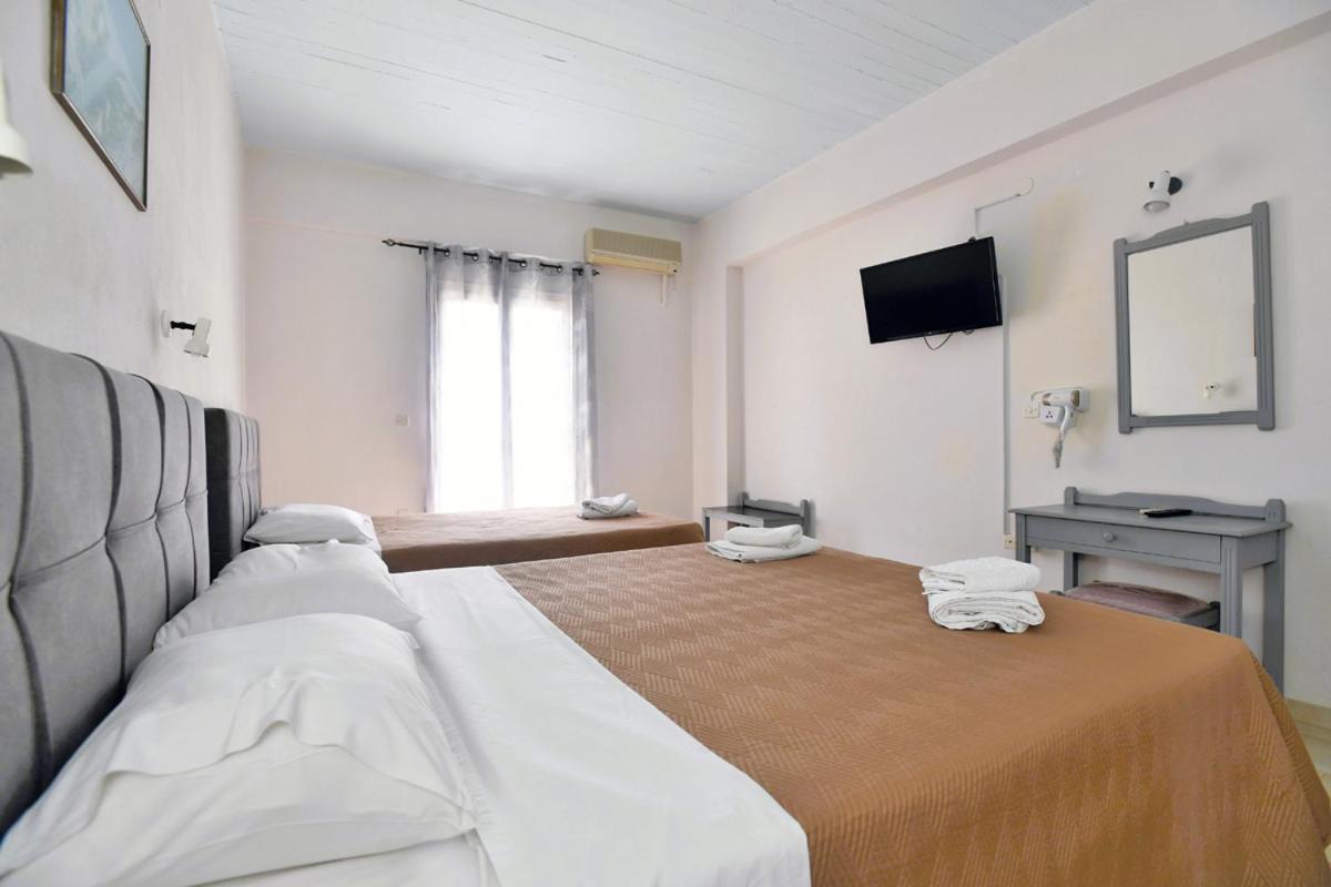 Vanas Apartments Spetses Town Екстер'єр фото
