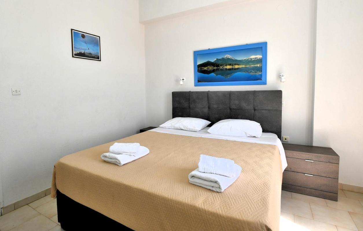 Vanas Apartments Spetses Town Екстер'єр фото