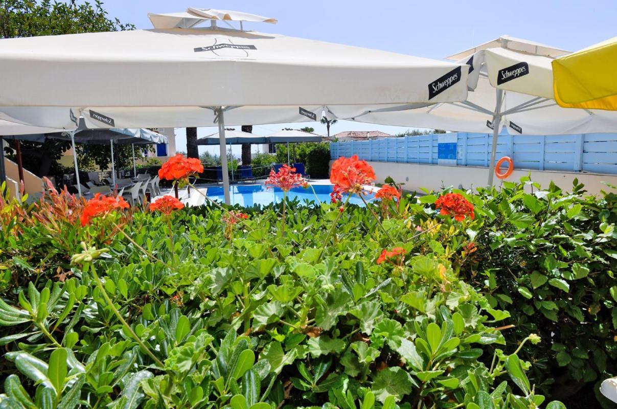 Vanas Apartments Spetses Town Екстер'єр фото