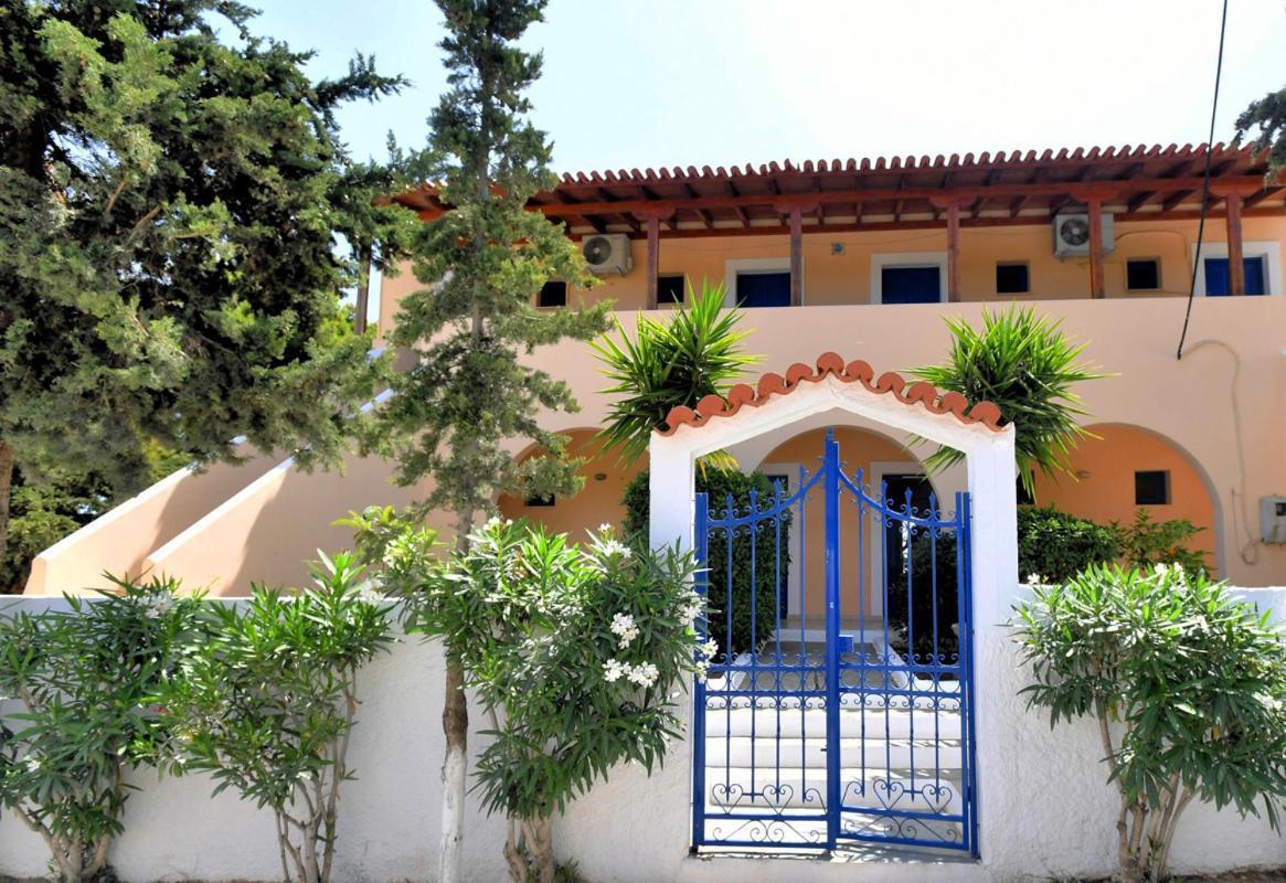 Vanas Apartments Spetses Town Екстер'єр фото